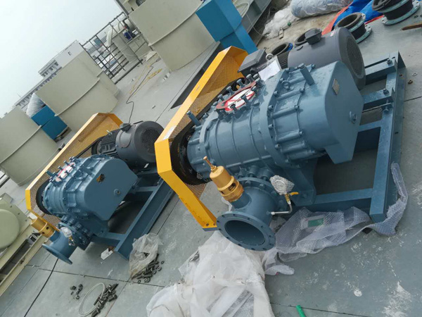 羅茨鼓風機設(shè)備.jpg 羅茨鼓風機設(shè)備.jpg