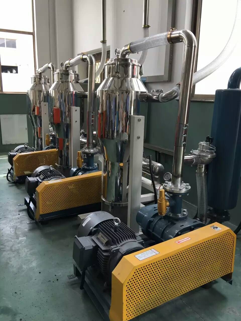 魯氏羅茨真空泵中央供料